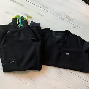 Small Figs scrub top and small/petite Figs jogger pants